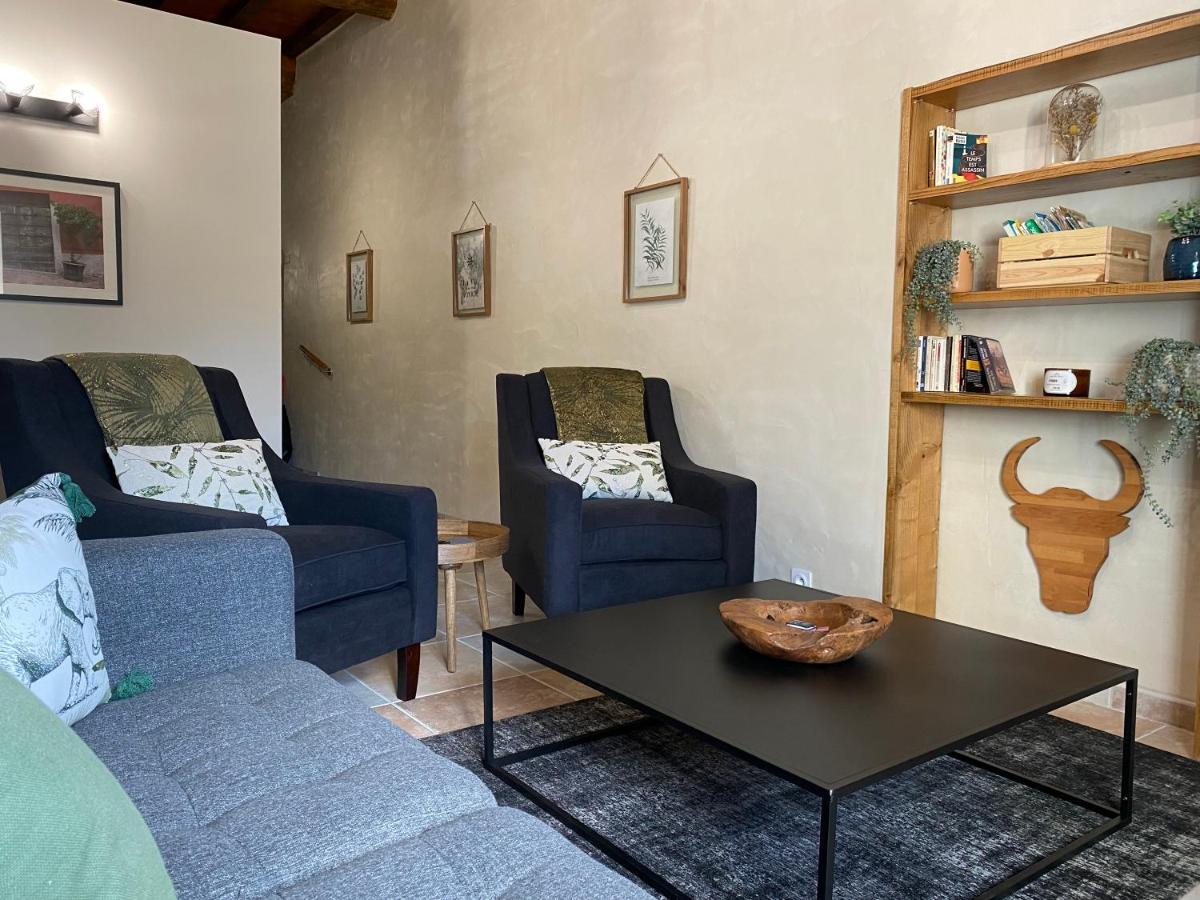 Appartement 4 Personnes Dans Chateau Avec Piscine Lussan  Bagian luar foto